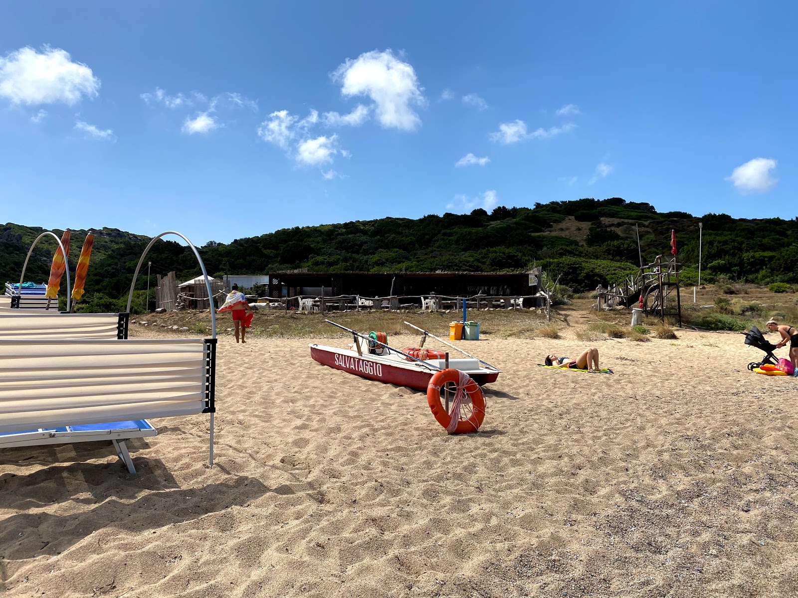 Spiaggia Porto Quadro'in fotoğrafı uçurumlarla desteklenmiş