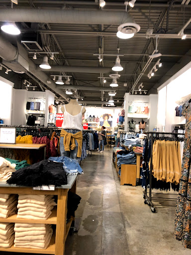 Clothing Store «AEO Factory Store», reviews and photos, 1048 South Street #0770, Wrentham, MA 02093, USA