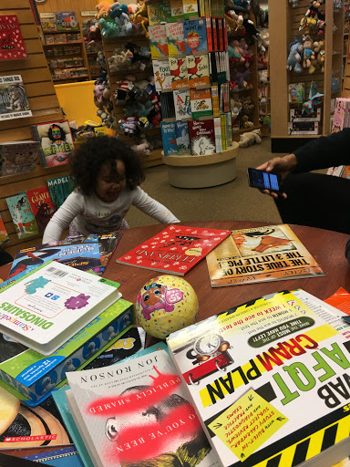 Barnes & Noble image
