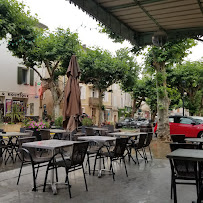 Atmosphère du Restaurant Café du siècle La foret à Beaumes-de-Venise - n°2
