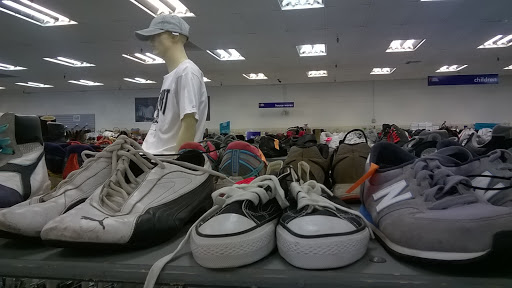 Thrift Store «Union Rescue Mission Thrift Store», reviews and photos, 280 E Arrow Hwy, Covina, CA 91722, USA