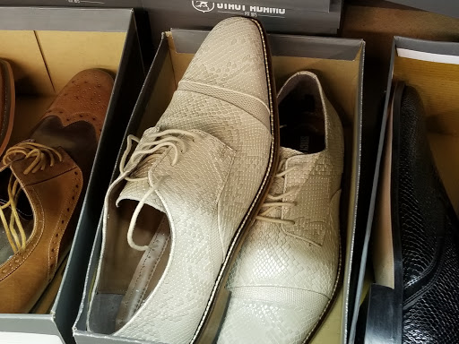 Clothing Store «K&G Fashion Superstore», reviews and photos, 5425 Xerxes Ave N, Brooklyn Center, MN 55430, USA