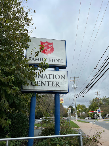 Thrift Store «Salvation Army Thrift Store», reviews and photos, 604 Cherry Ave, Charlottesville, VA 22903, USA