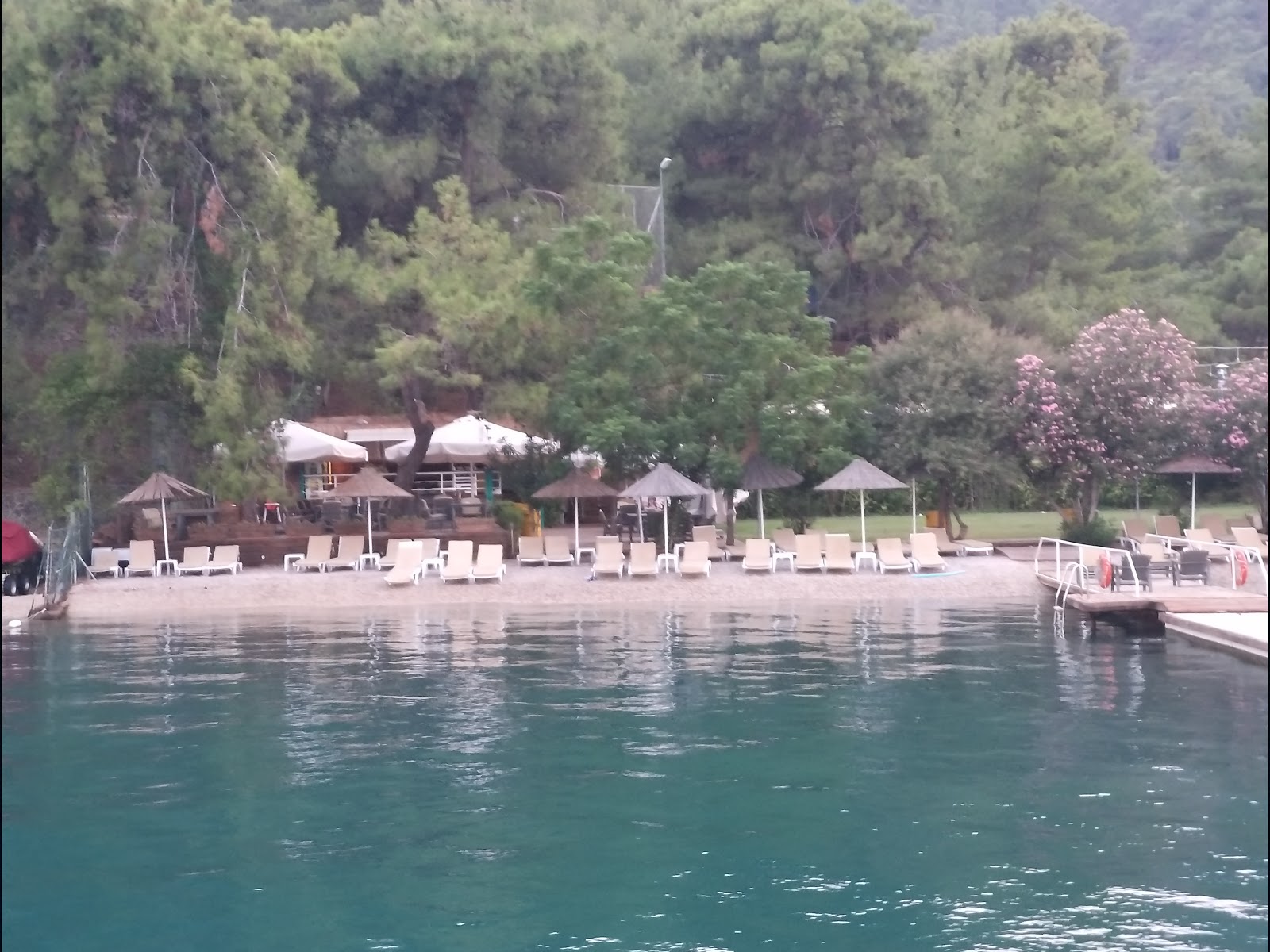 Foto van Serenity beach II ondersteund door kliffen