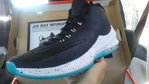 Sporting Goods Store «Big 5 Sporting Goods - Fresno», reviews and photos, 5488 N Blackstone Ave, Fresno, CA 93710, USA