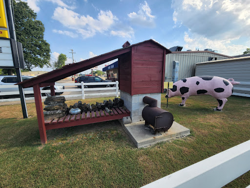Barbecue Restaurant «Hog Pen Barbecue & Catering», reviews and photos, 800 Walnut St, Conway, AR 72032, USA