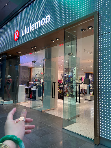 lululemon, 250 Vesey St #115, New York, NY 10281, USA, 