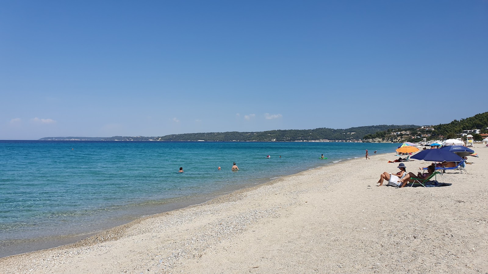 Zdjęcie Plaża Possidi z powierzchnią beżowy piasek