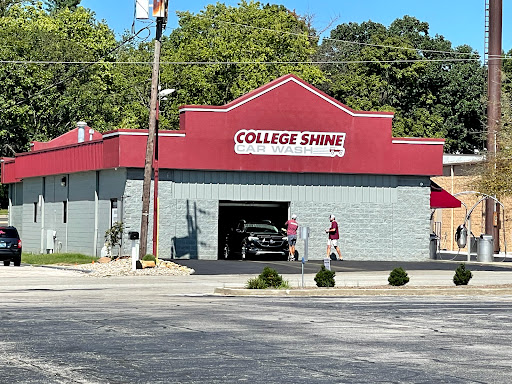 College Shine Car Wash en Richmond