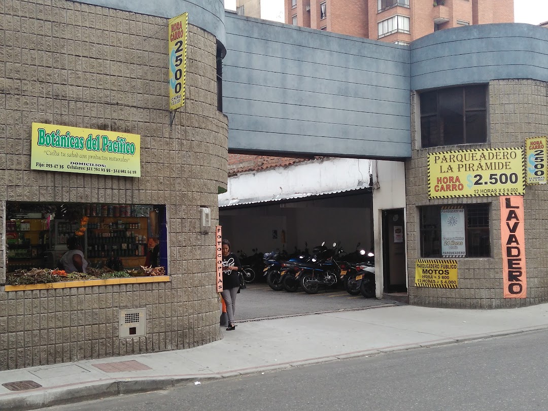 Parqueadero La Pirámide