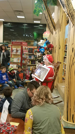 Book Store «Barnes & Noble», reviews and photos, 5380 US-14, Crystal Lake, IL 60014, USA