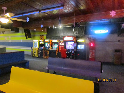 Roller Skating Rink «Rollero Family Roller Skating Center LLC», reviews and photos, 7318 W Indian School Rd, Phoenix, AZ 85033, USA