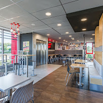 Atmosphère du Restaurant KFC Tours Chambray à Chambray-lès-Tours - n°13