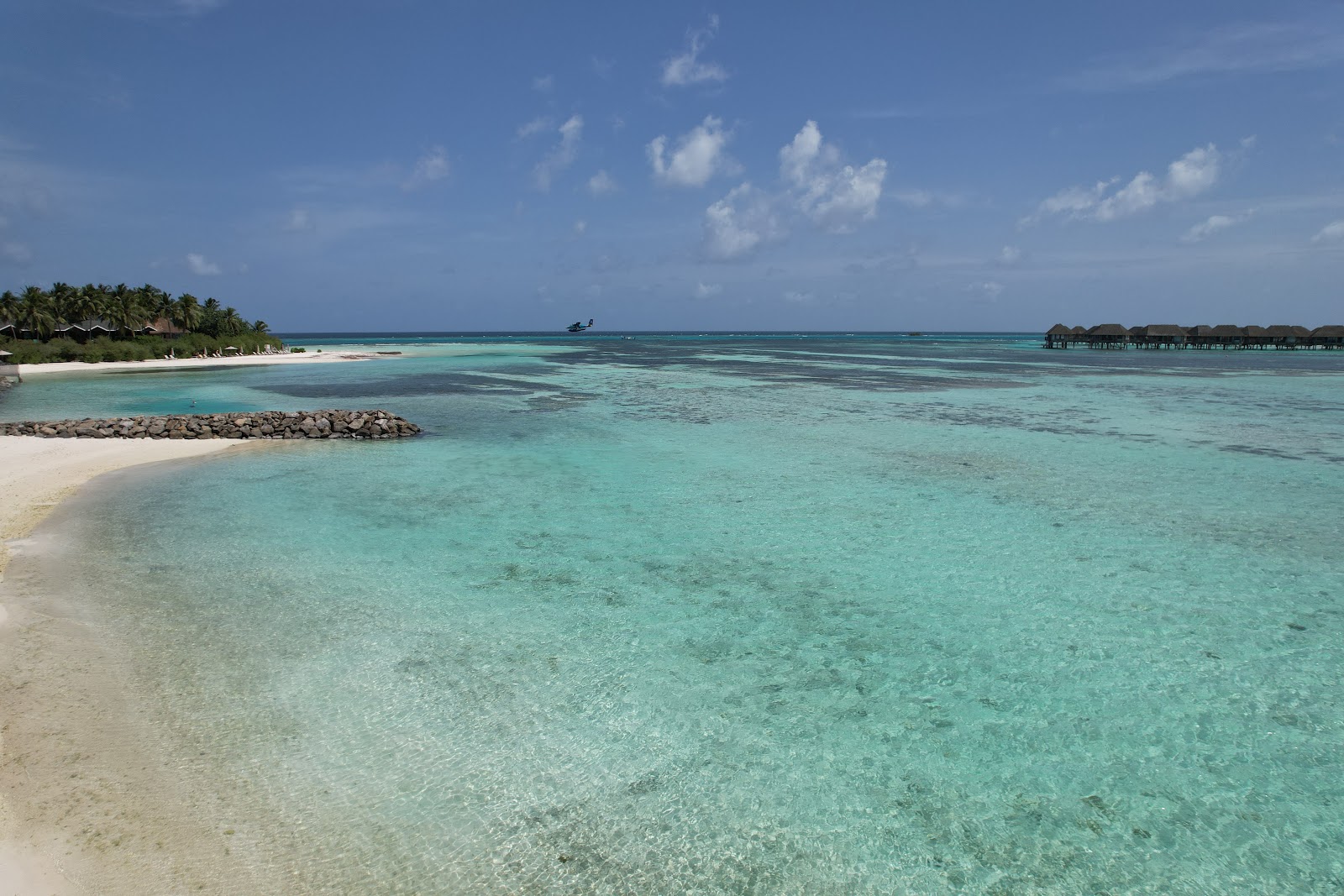 Photo de Huraa beach zone des équipements