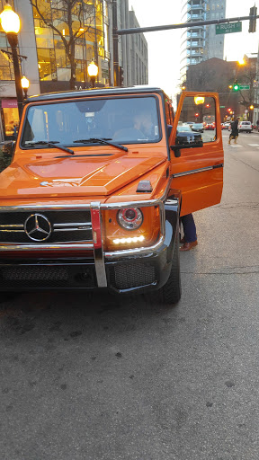 Department Store «Barneys New York, Chicago», reviews and photos, 15 E Oak St, Chicago, IL 60611, USA