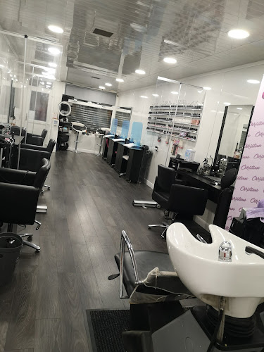 Reviews of Glamorous Hairdresser in Glasgow - Barber shop