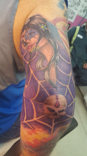 Tattoo Shop «Fess Graphics & Sons/ Pink Ink Tattoo Shop», reviews and photos, 4897 S Archer Ave, Chicago, IL 60632, USA