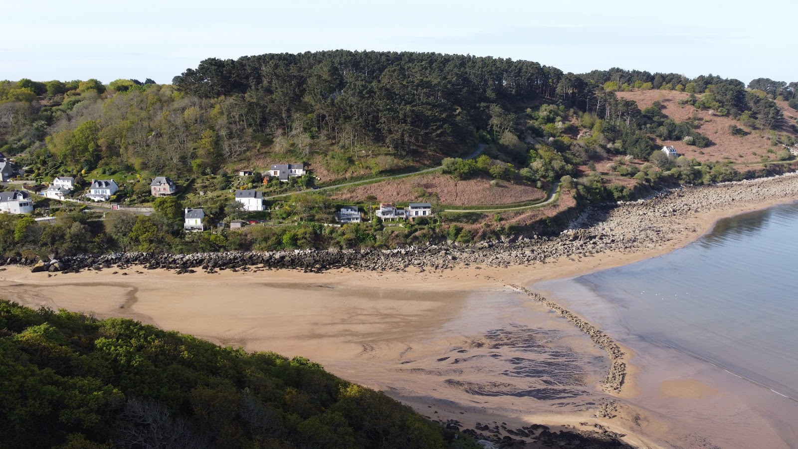 La Plage De La Baie De La Vierge'in fotoğrafı - rahatlamayı sevenler arasında popüler bir yer