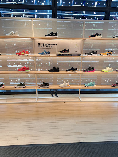 Clothing Store «Nike Lenox», reviews and photos, 3393 Peachtree Rd, Atlanta, GA 30326, USA