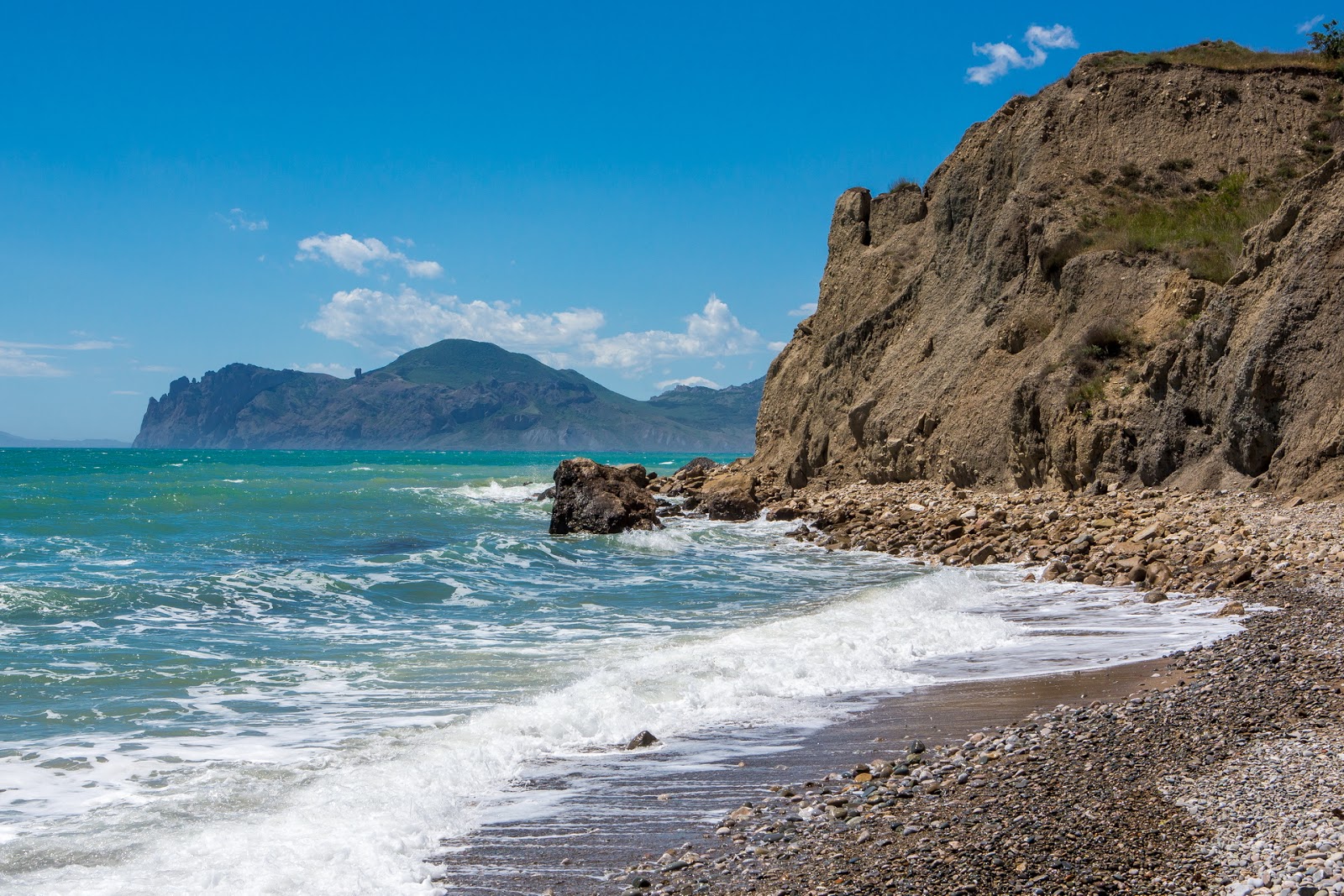 Φωτογραφία του Plazh Zolotii Peski με φωτεινή άμμος επιφάνεια