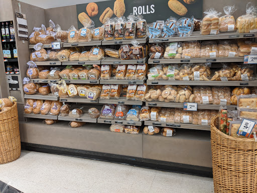 Grocery Store «Giant», reviews and photos, 1454 Chain Bridge Rd, McLean, VA 22101, USA