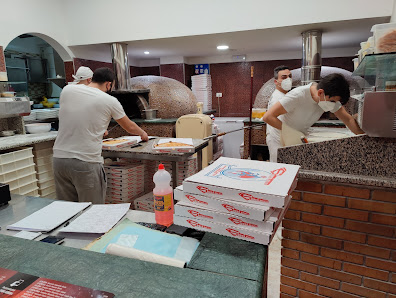 Pizzeria Walter - L'arte di fare la pizza Piazza Giovanni XXIII, 32, 87100 Cosenza CS, Italia