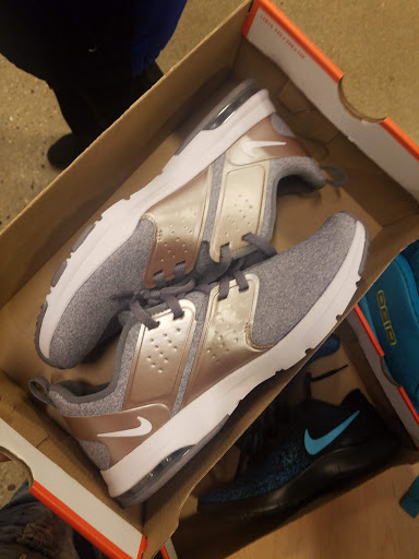 Sporting Goods Store «Nike Factory Store», reviews and photos, 6170 Grand Ave #569, Gurnee, IL 60031, USA