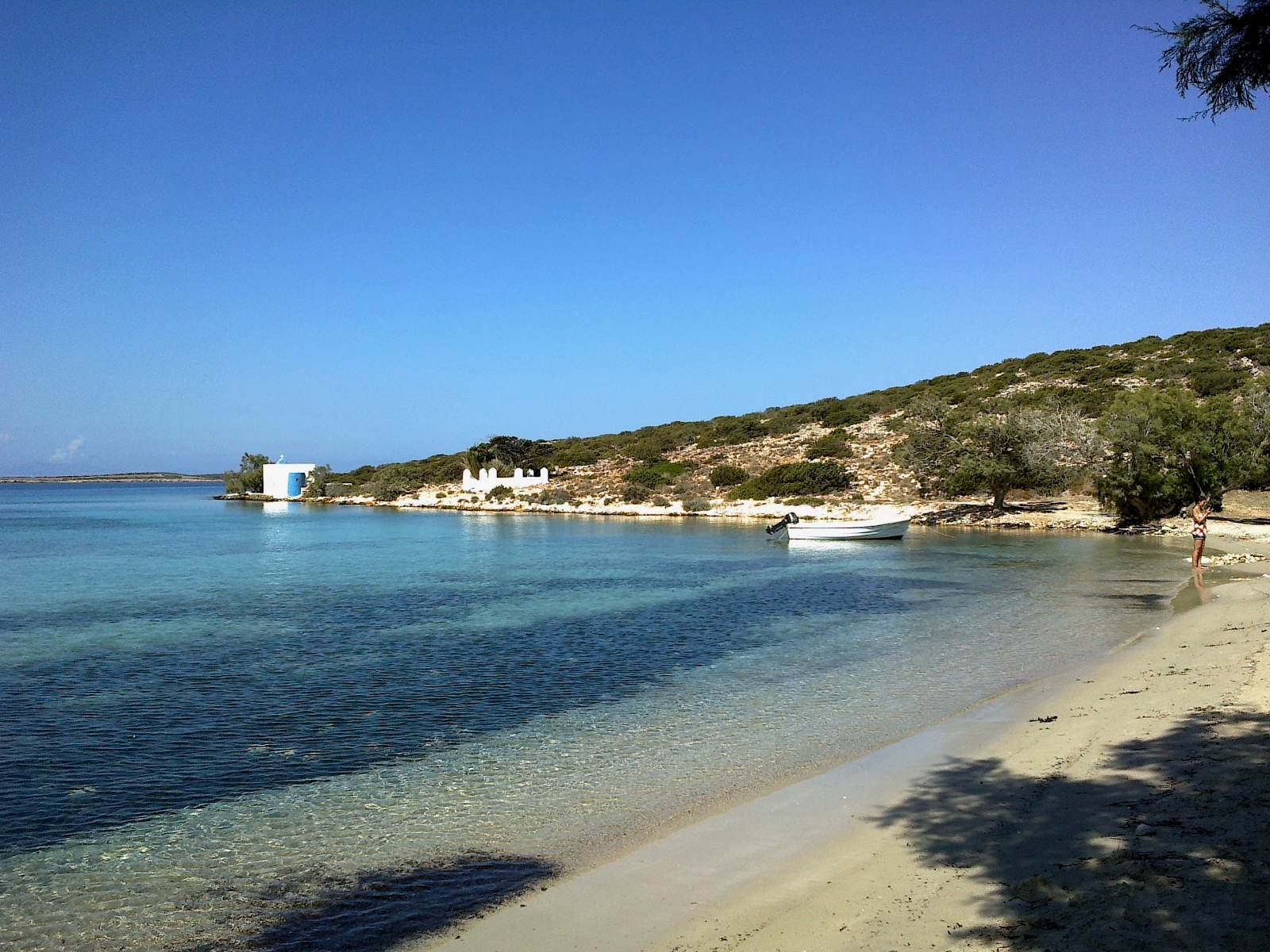 Foto di Spiaggia di Agia Irini con una superficie del sabbia fine e luminosa