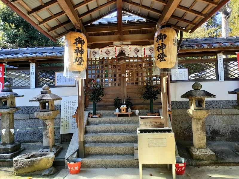 薪神社