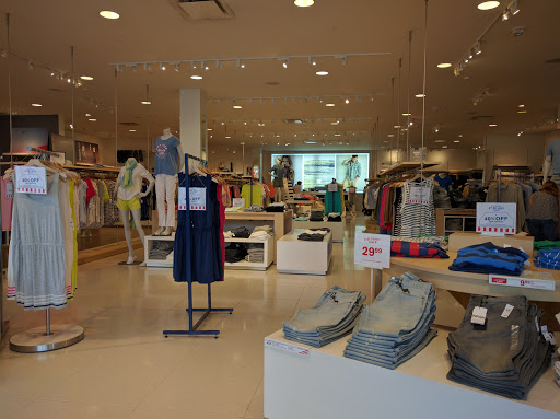 Clothing Store «Gap», reviews and photos, 6121 Fashion Dr, Nanuet, NY 10954, USA