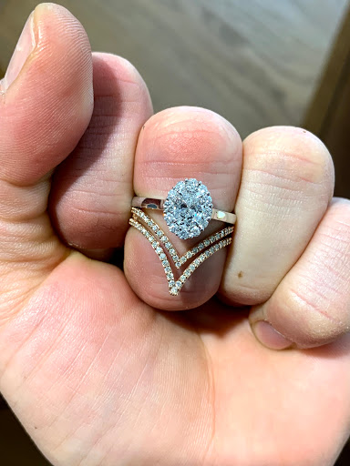 Jewelry Store «Edward Warren Jewelers», reviews and photos, 1610 Cross Creeks Blvd, Pickerington, OH 43147, USA