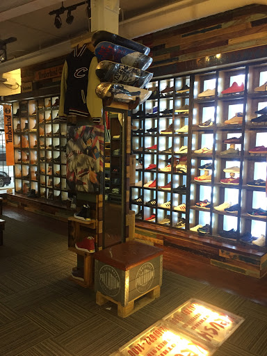 Krush, 1360 W 9th St, Cleveland, OH 44113, USA, 