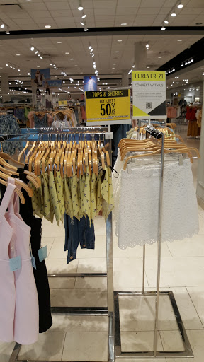Clothing Store «Forever 21», reviews and photos, 651 Kapkowski Rd, Elizabeth, NJ 07201, USA