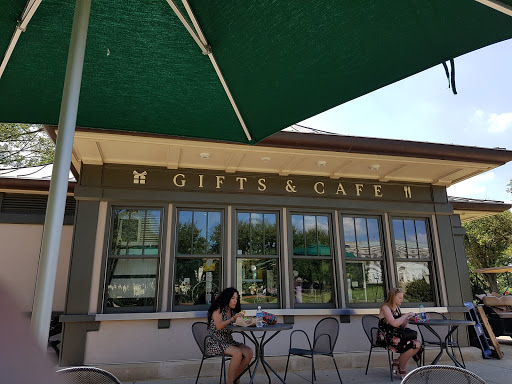 Gift Store, Henry Bacon Dr NW, Washington, DC 20037, USA, 