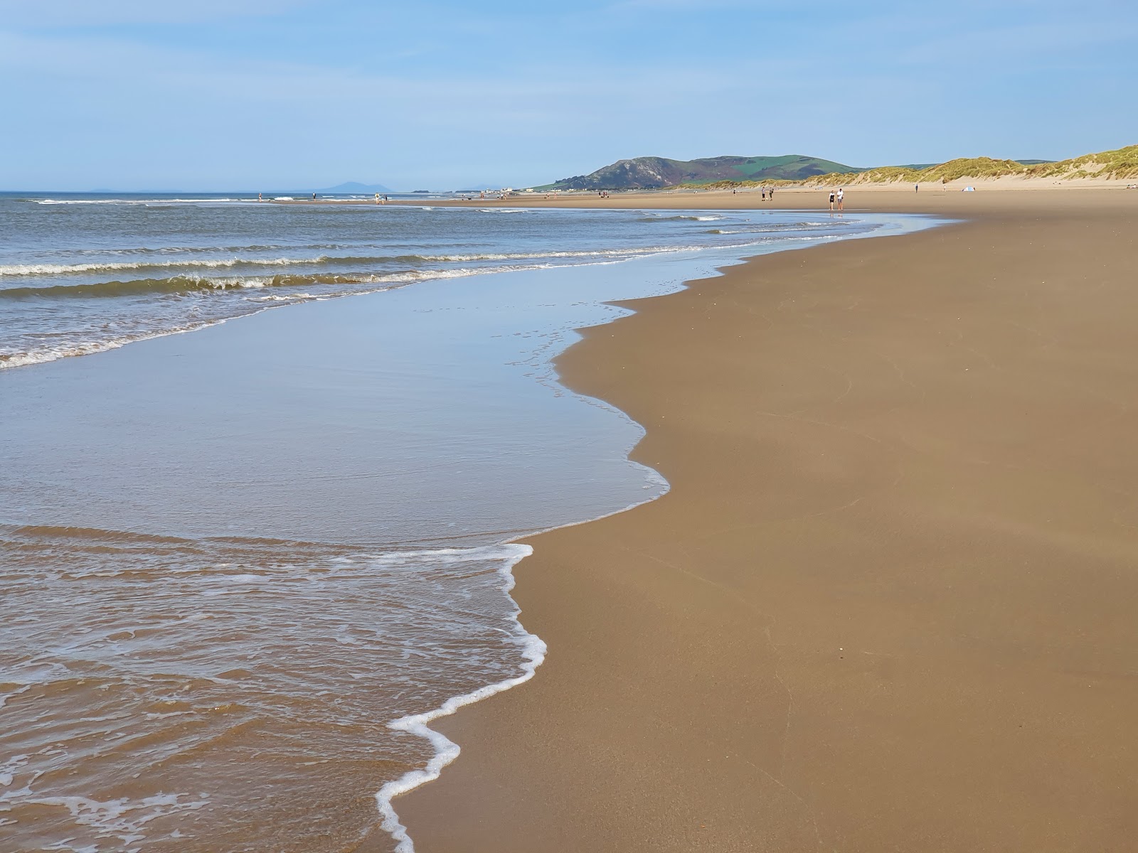 Foto di Spiaggia di Aberdyfi sorretto da scogliere
