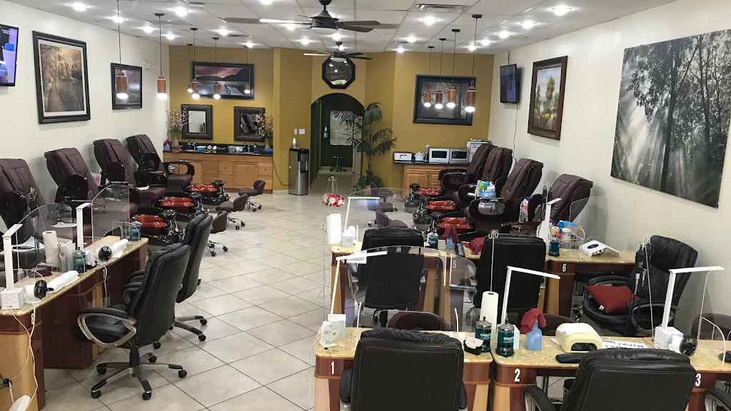 Luxury Nails & Spa 92211