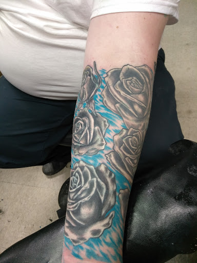 Tattoo Shop «Lucky Squirrel Tattoo», reviews and photos, 3341 Commercial St SE, Salem, OR 97302, USA