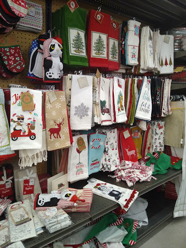 Home Goods Store «Tuesday Morning», reviews and photos, 2648 Tamiami Trail E, Naples, FL 34112, USA
