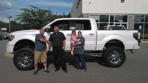 Used Car Dealer «44 Auto Mart - Elizabethtown», reviews and photos, 1403 N Dixie Hwy, Elizabethtown, KY 42701, USA