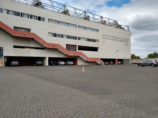 Opiniones de Estadio Bicentenario Municipal Nelson Oyarzún Arenas en Chillán - Campo de fútbol