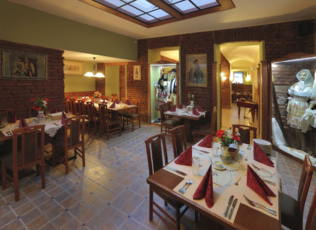 Komentáře a recenze na Restaurant Michal - Live folklore show in Prague