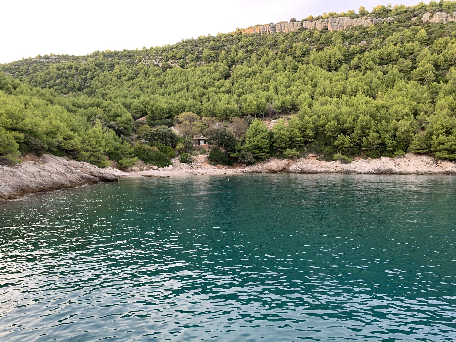 Foto von Studena beach mit beiger kiesel Oberfläche