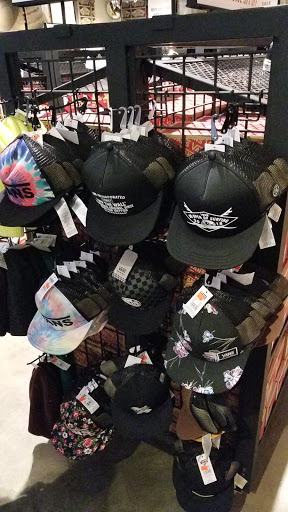 Shoe Store «Vans», reviews and photos, 13000 Folsom Blvd #403, Folsom, CA 95630, USA