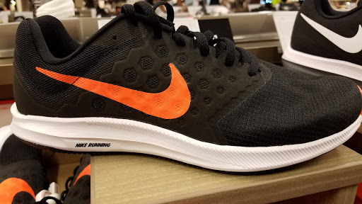 Shoe Store «DSW Designer Shoe Warehouse», reviews and photos, 4250 Summit Plaza Dr, Louisville, KY 40241, USA