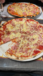 Plats et boissons du Pizzeria Le Caveau à Baume-les-Dames - n°1