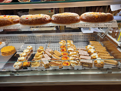 Sarl Chauvin Paset et voir boulangerie bastien bailly sur Facebook à Lavit