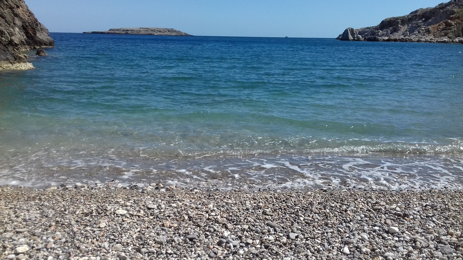 Foto von Agia Irini beach mit winzige bucht
