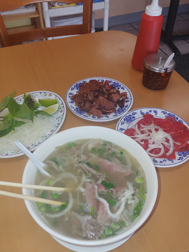 NO NOODLES but I added extra sliced onion as substitute