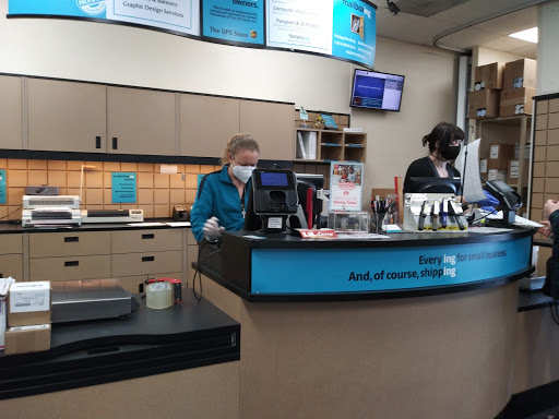 Shipping and Mailing Service «The UPS Store», reviews and photos, 20885 Redwood Rd, Castro Valley, CA 94546, USA