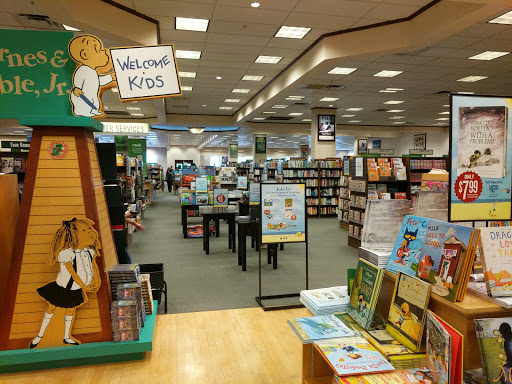 Book Store «Barnes & Noble Booksellers Ingram Festival», reviews and photos, 6065 NW Loop 410 #185, San Antonio, TX 78238, USA